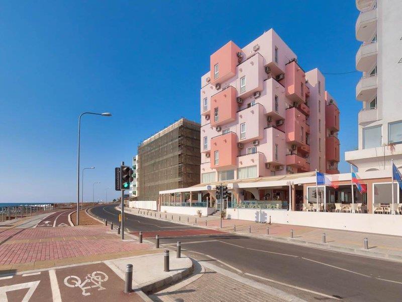 Mackenzie Beach Hotel 拉纳卡 外观 照片