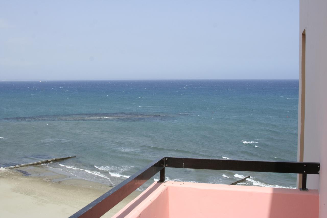 Mackenzie Beach Hotel 拉纳卡 客房 照片