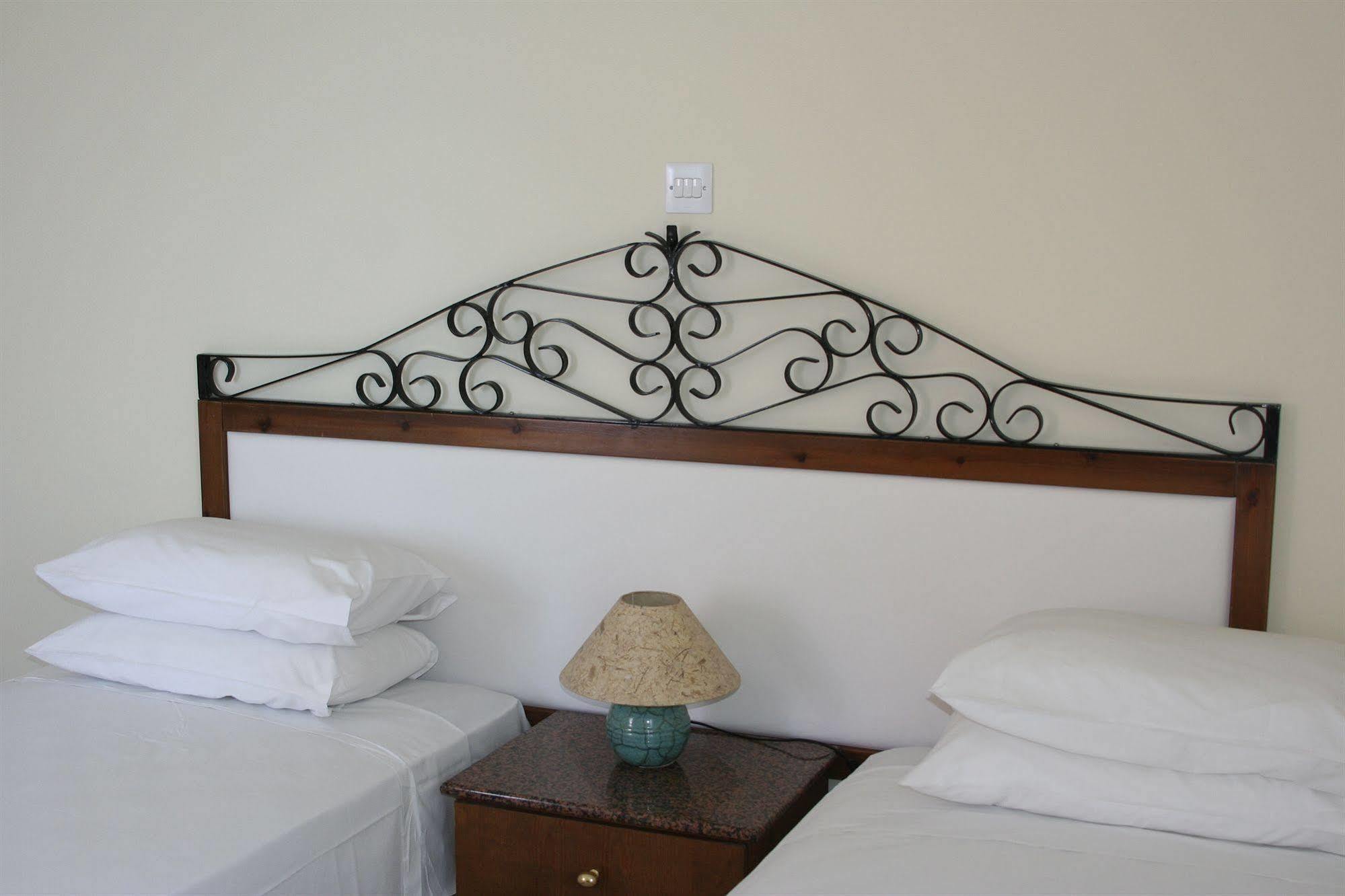 Mackenzie Beach Hotel 拉纳卡 外观 照片
