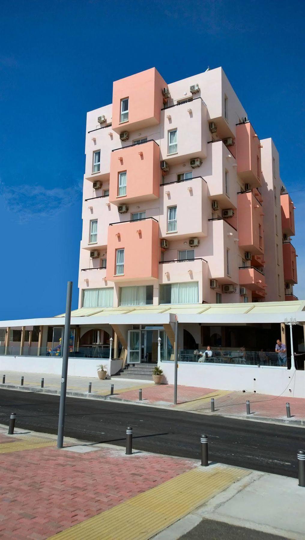 Mackenzie Beach Hotel 拉纳卡 外观 照片