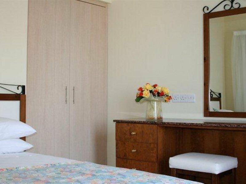 Mackenzie Beach Hotel 拉纳卡 客房 照片