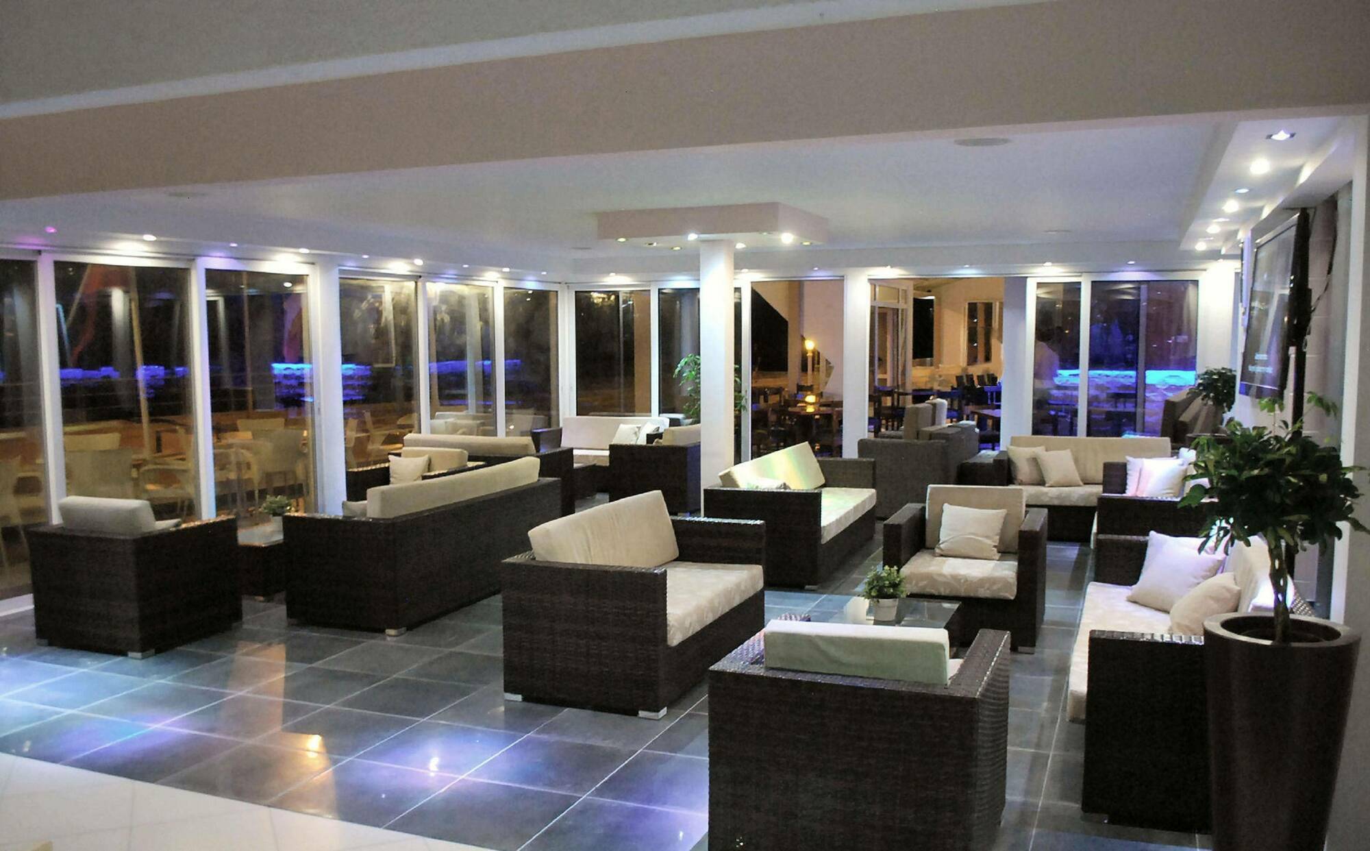 Mackenzie Beach Hotel 拉纳卡 外观 照片