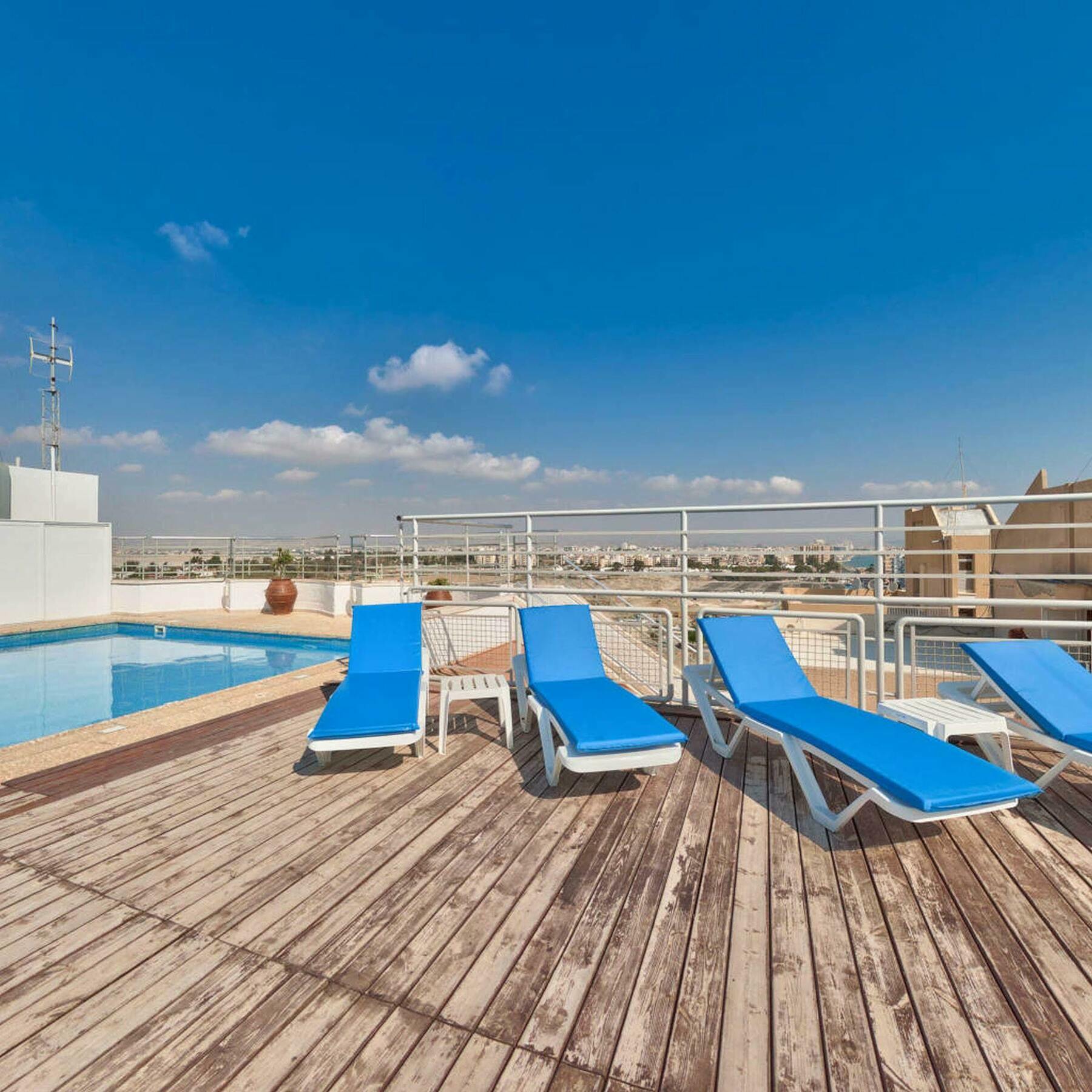 Mackenzie Beach Hotel 拉纳卡 外观 照片