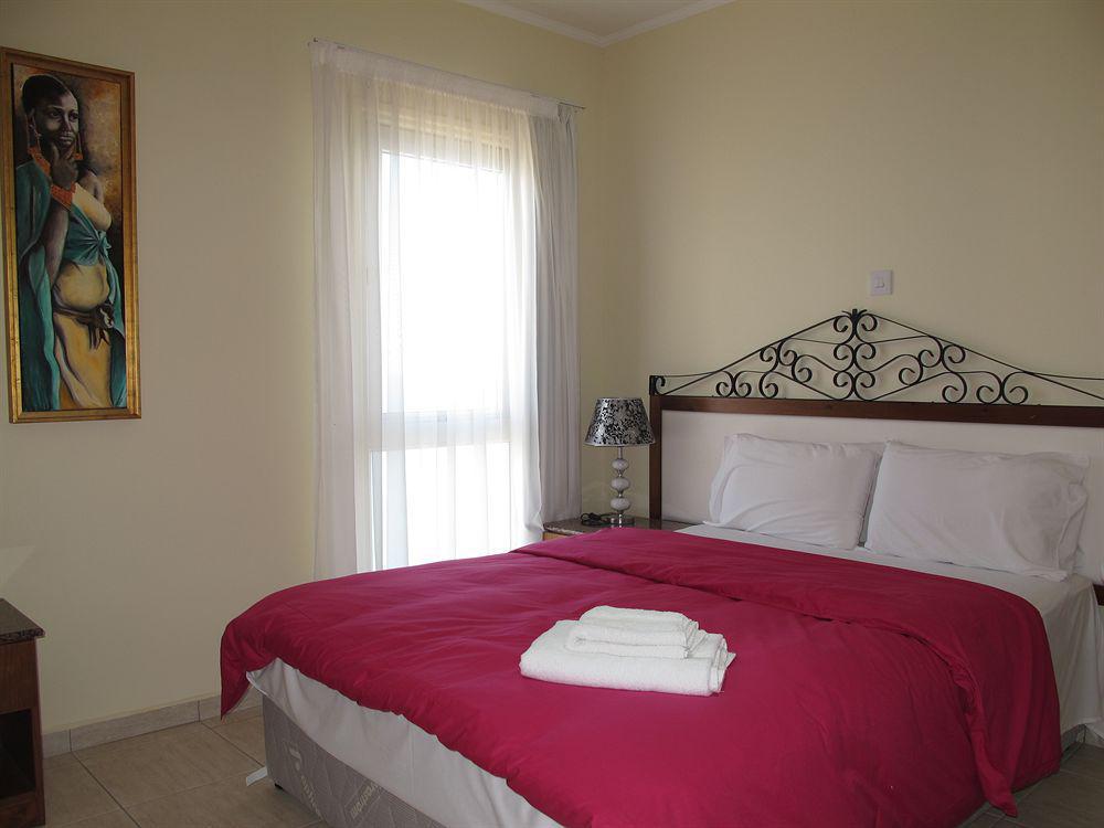 Mackenzie Beach Hotel 拉纳卡 客房 照片
